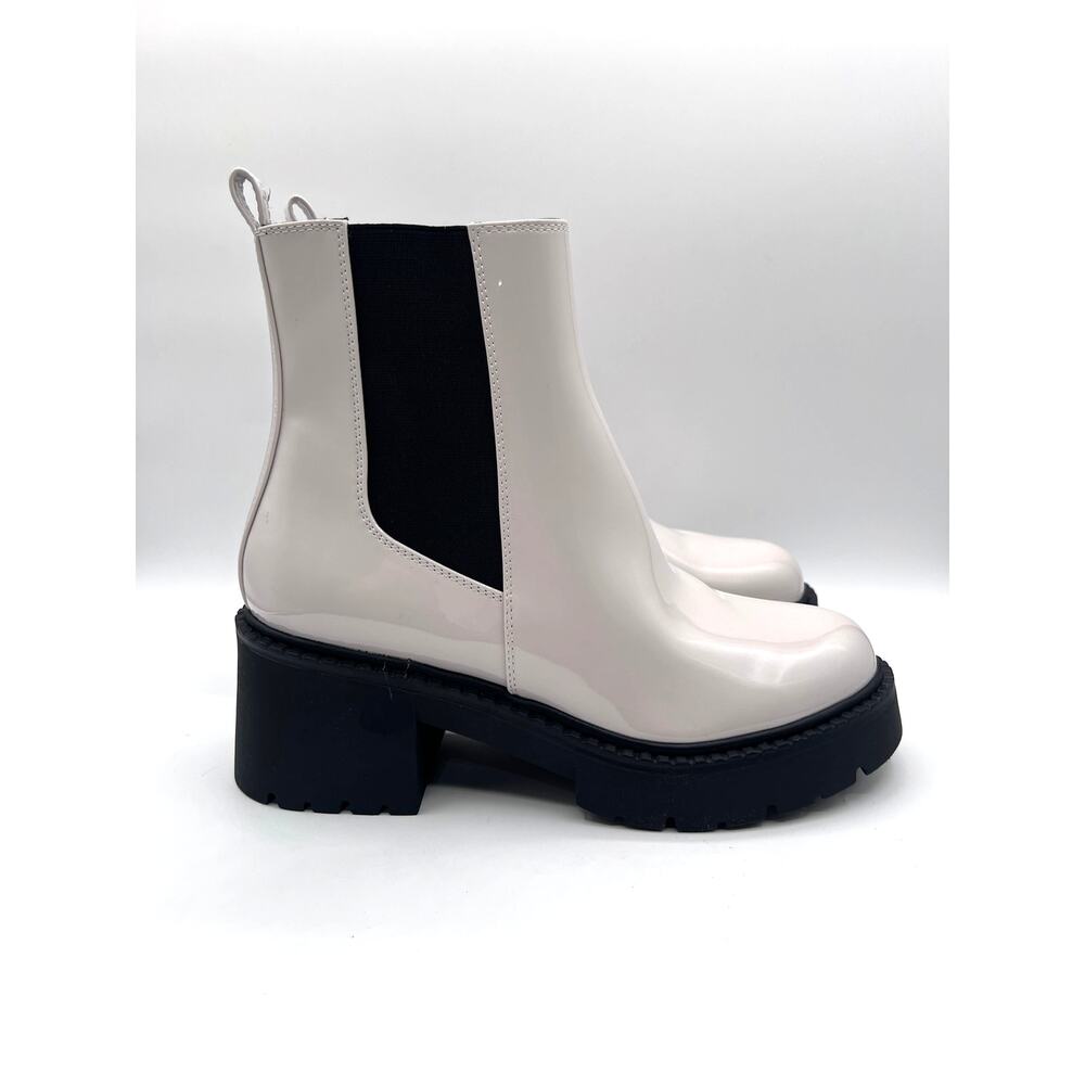 MADDEN GIRL TRUST LUG-SOLE CHELSEA BOOTIES BONE OFF WHITE PATENT WOMENS 9.5M NEW - Picture 2 of 13